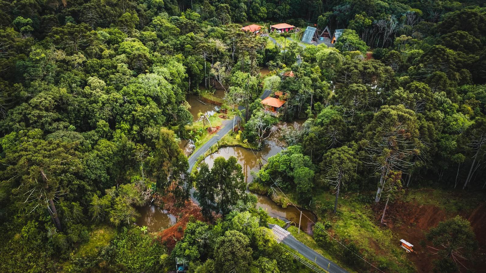 Vista da FOX Pousada das Águas em meio à natureza